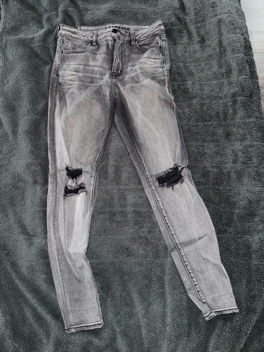 Women's Washed Gray Distressed Skinny Jeans